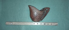 CAUC SI FLUIER DIN LEMN, LEMN SCULPTAT, CAUC, FLUIER VECHI DIN LEMN- LOT 2 BUC foto