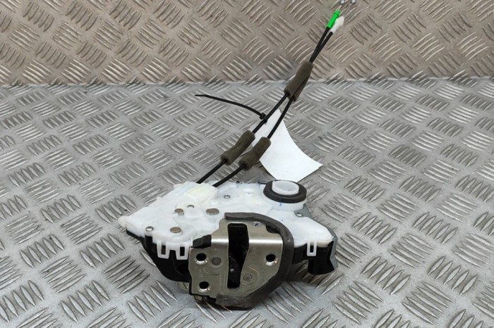 &Icirc;ncuietoare ușă dreapta față TOYOTA YARIS CROSS MXP_ 2022 OEM: 69030-0D130 27793117