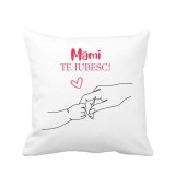 Perna personalizata pentru cea mai buna mama, 40x40 cm, alba, cu mesajul Mami, Te iubesc