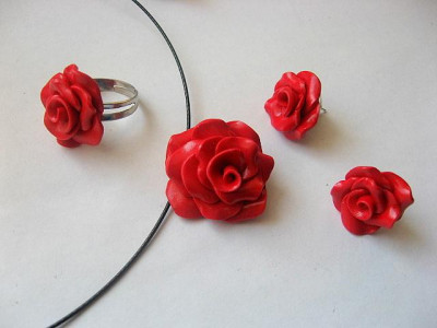 Set fimo bijuterii colier, cercei si inel trandafiri rosii 5308 foto