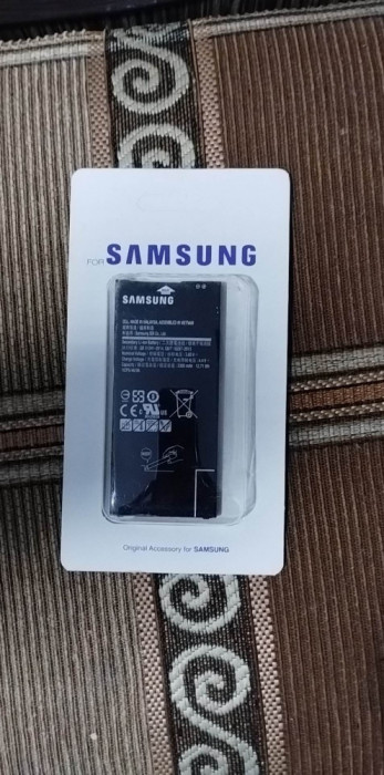 Vand baterie originala pt Samsung j6 Plus