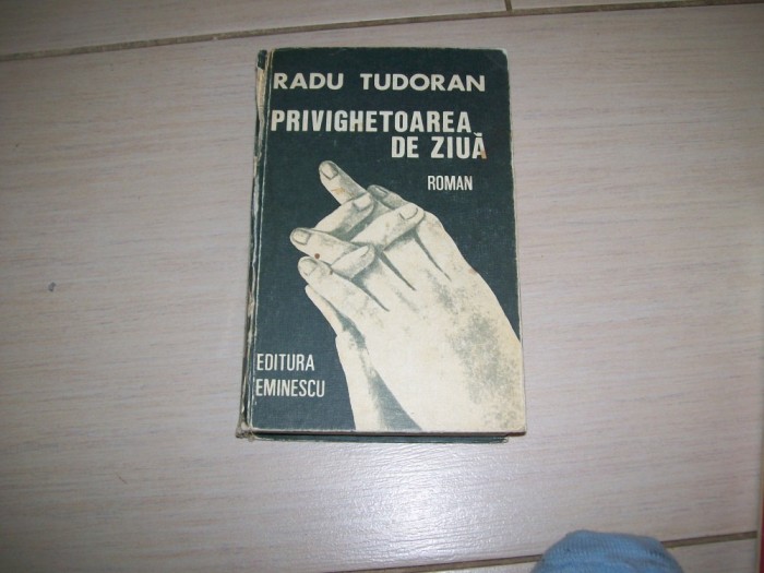 PRIVIGHETOAREA DE ZIUA RADU TUDORAN PRIVIGHETOAREA DE ZIUA RADU TUDORAN