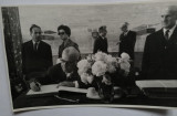 Fotografie, I. G. Maurer semn&acirc;nd in Cartea Universității Agricole Iasi, Alb-Negru, Romania 1900 - 1950, Sarbatori