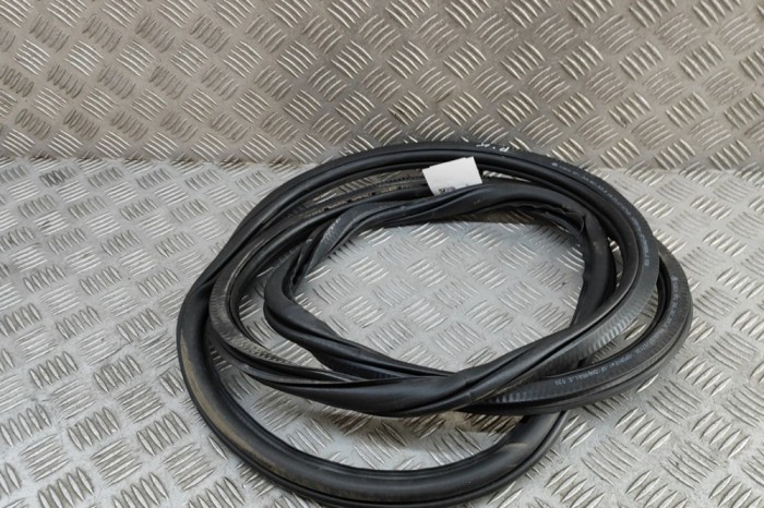 Garnitura ușă st&acirc;nga față SKODA SUPERB III Estate 3V5 2017 OEM: 3V0867365B | 31600476