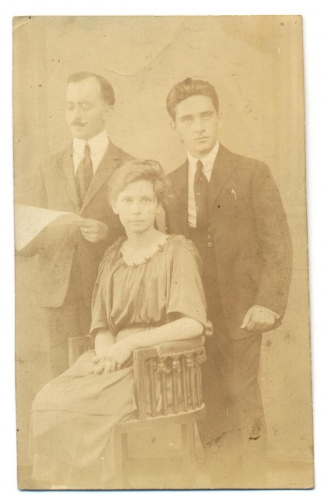 AD 1577 C.P.VECHE- FAMILIE IN TINUTA DE EPOCA -15 AUGUST 1925