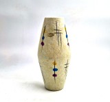 vaza ceramica glazurata BAY KERAMIK 507 25 anii &#039; 60 MCM decor vintage Germania de Vest model grafic specific perioadei fundal gri noros