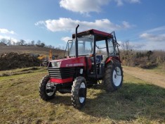 Tractor Univerzal 453 dt foto