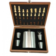 Set Sticla cu 4 Pahare, Cutie Speciala Sah, Piese Sah Incluse, Sticla