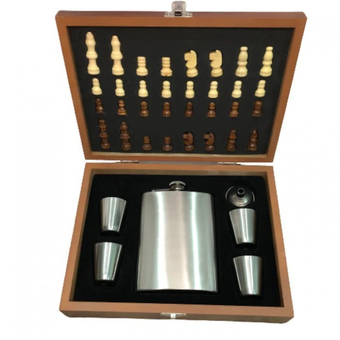 Set Sticla cu 4 Pahare, Cutie Speciala Sah, Piese Sah Incluse, Sticla