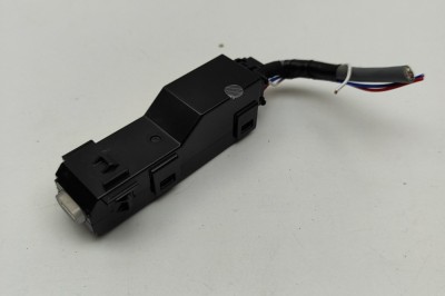 USB TOYOTA YARIS _P21_ 2024 OEM: 86190-46010,8619046010 | 30654861 foto