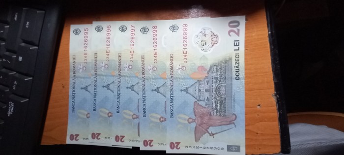 Bancnote noi 20 lei serii consecutive
