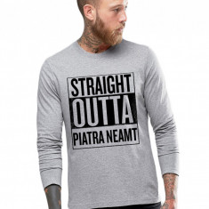 Bluza barbati gri cu text negru - Straight Outta Piatra Neamt - L