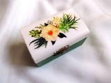 Cutie din lemn decorata cu flori galbene 38275