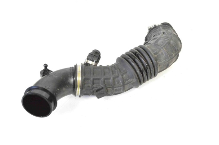 Furtun intercooler st&acirc;nga ASTON MARTIN DB11 2016 OEM: JY53-9E770-AA