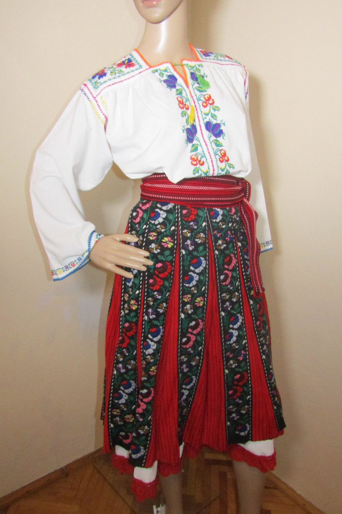 Costum popular oltenesc , cosstum traditional vechi : ie , valnic si brau |  arhiva Okazii.ro