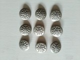 * Lot 9 nasturi metalici floare de colt, 28mm diametru (pe dos nr. 44)