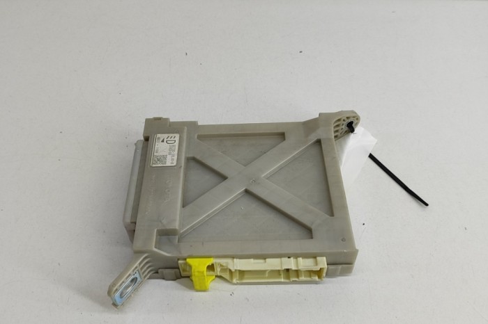 Modul panou de siguranțe LEXUS GS _L1_ 2014 OEM: 82730-30L40,82730-30L40-B 26305846