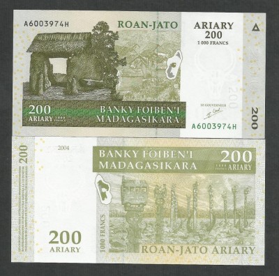 MADAGASCAR 200 ARIARY / 1000 FRANCI 2004 UNC , P-87a Semn GASTON E. RAVELOJAONA foto