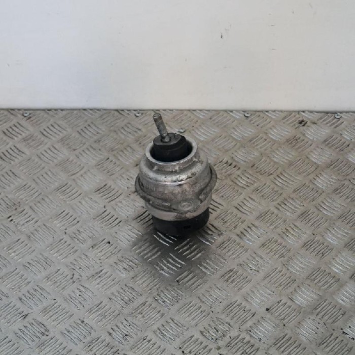 Suport motor st&acirc;nga AUDI Q7 4L 2011 OEM: 7L8199131C | 2408901