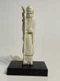 SCULPTURA, OKIMONO in FILDES infatisand un INTELEPT japonez, inceput de secol 20