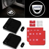 Holograme Logo LED Usi DACIA, 2 buc, Proiectoare Auto, Tuning Lumini, Montaj Simplu cu Banda Dublu Adeziva (Baterii AAA Necesare)