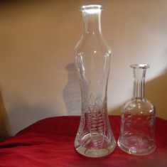 2 Sticle interbelice de Lichior frumos gravate , h1=27,5cm ,h2=17cm ,nu au dop
