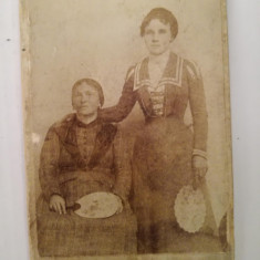 Foto carton CDV veche, Adolphe Schmidellin, Buzău / Buzeu, mamă și fiică