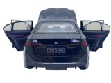 Macheta BMW M5 G60 negru scara 1:24 deschide usile si capotele, sunet si lumini