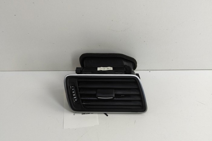 Gura de ventilație planșa de bord VW PASSAT Variant B7 365 2012 OEM: 3AB819702A 30055103