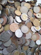 LOT peste 2500 MONEDE STRAINE de la 1885 pana in zilele noastre (peste 10 Kg)