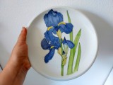 Farfurie / platou portelan , cu floare de IRIS, 23cm, IKEA, Made in Portugal