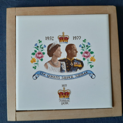 Queen&amp;#039;s Silver Jubilee 1952-1977 (placa faianta) foto