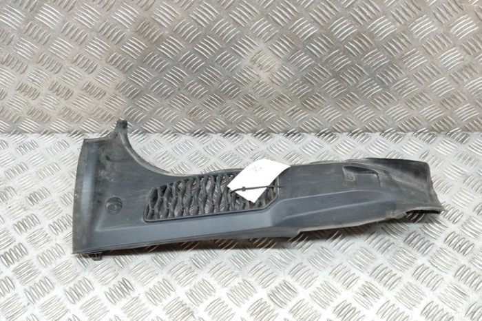 Ornament picurator haion dreapta LAND ROVER DISCOVERY V L462 2017 OEM: HY32-44248-AD 22809732