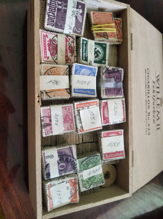Cutie cu peste 5000 timbre Germania nazista Deutsche Reich