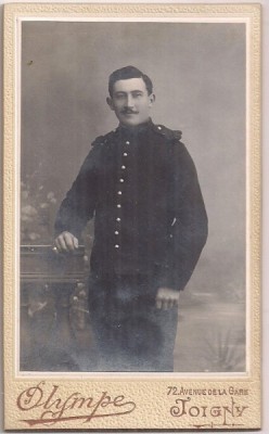 Fotografie tip CDV - perioada interbelica, reprezentand un barbat in haina militara foto