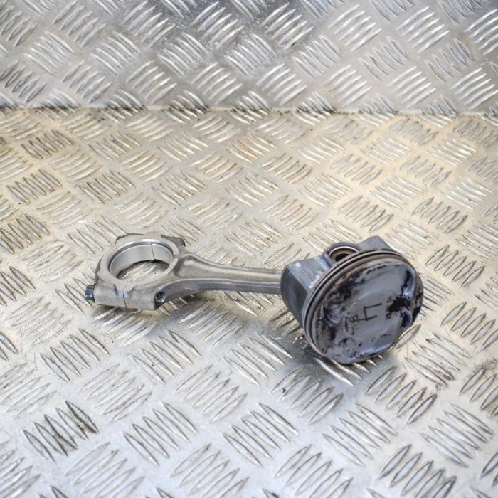 Piston TOYOTA VERSO _R2_ 2013 OEM: 13101-0T08013201-26011 | 4159470