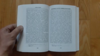 Miscarea armata de rezistenta anticomunista din Romania ( 2003 ) (400 pagini) partizani anticomunism PUȚIN UZATA PE MARGINI SEMN DE UZURA LA COTOR foto
