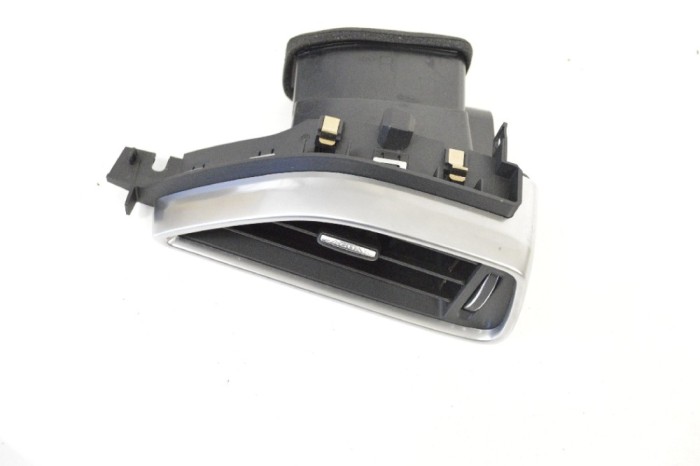 Gura de ventilație planșa de bord JAGUAR F-PACE X761 2017 OEM: HX73-018B08-AE 11545117