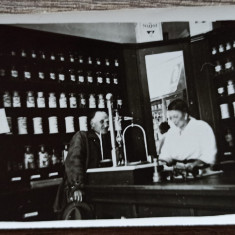 Interiorul Farmaciei Traian Aiteanu, Caracal anii '30// fotografie
