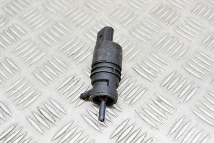 Motor rezervor lichid de parbriz BMW 3 F30, F80 2012 OEM: 7302589,3437380,132640-11 15243655