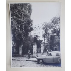 INTRAREA BISERICII &#039;&#039; SFANTUL ANTONIE - CURTEA VECHE &#039;&#039; , BUCURESTI , FOTOGRAFIE , ANII &#039;60 - &#039; 70