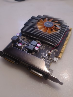 placa video NVIDIA 730 GT , ZOTAC , 4 gb /128 bit DDR3 ,functionala foto