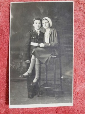 Fotografie tip carte postala, fata si baiat, perioda interbelica foto