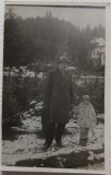 Fotografie tip Carte Postala,Barbat cu copilul de mana, Predeal perioada interbelica