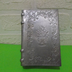 SUPORT metalic mare pentru CUTIA DE CHIBRITURI in forma de carte , marcat
