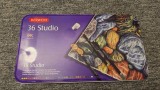 Set Creioane Profesionale Derwent Studio, 36 Culori, textura moale