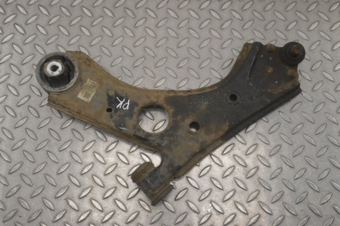 Braț inferior st&acirc;nga față FIAT 500L 351_, 352_ 2014 OEM: 51885737 22799863