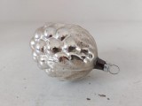 Glob de sticla vechi vintage, forma de ciorchine de strugure, argintiu, decor Craciun, cca 7cm