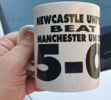Cana Newcastle United beat manchester United 5-0, 1996, inaltime 9 cm, diam 8 cm