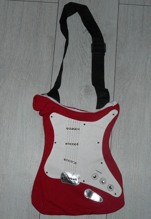 geanta rosie in forma de chitara,rucsac,poseta cadou ideal pt sarbatori,Craciun